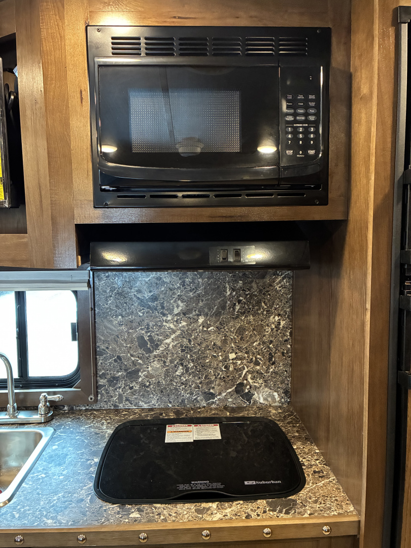 New 2026 SMC 4H 13' LQ Horse Trailer