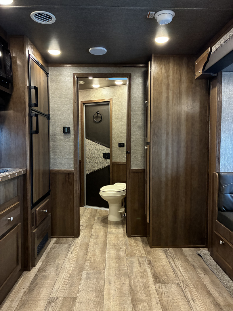 New 2026 SMC 4H 13' LQ Horse Trailer
