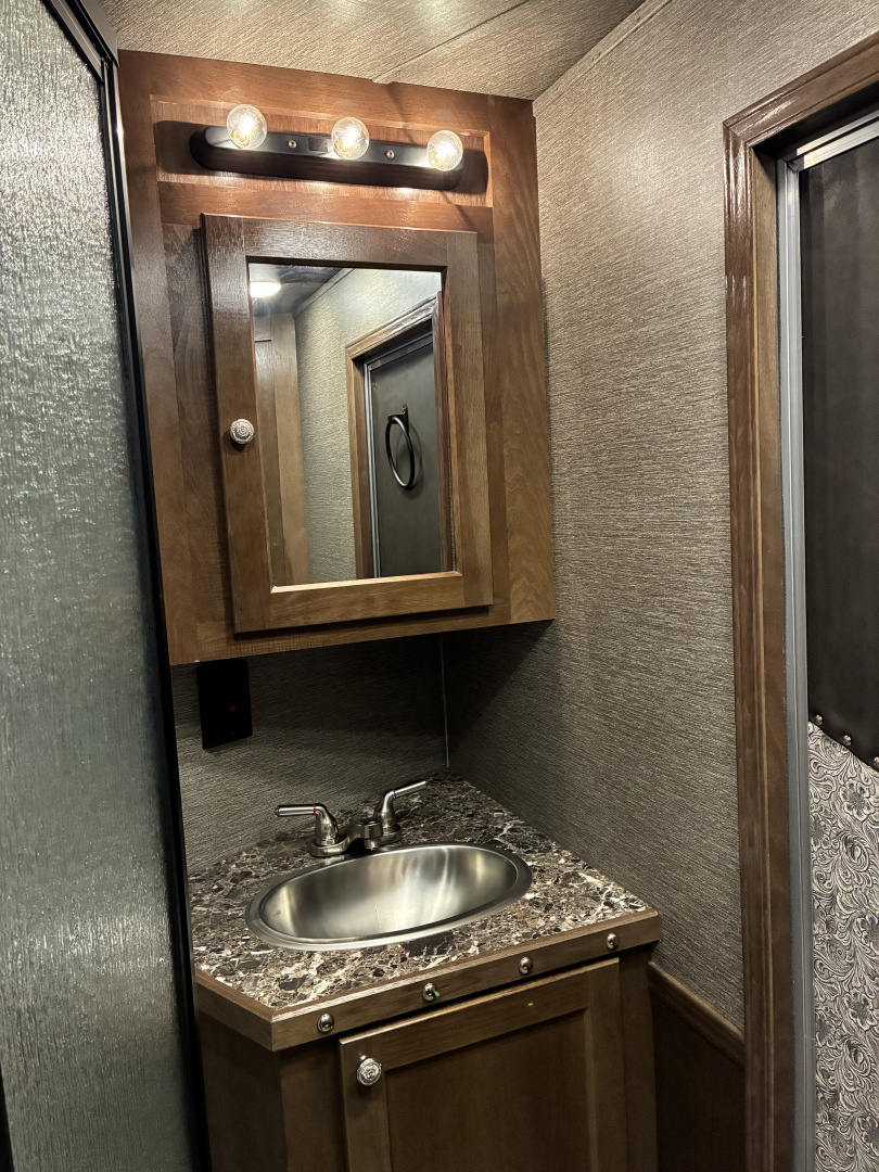 New 2026 SMC 4H 13' LQ Horse Trailer