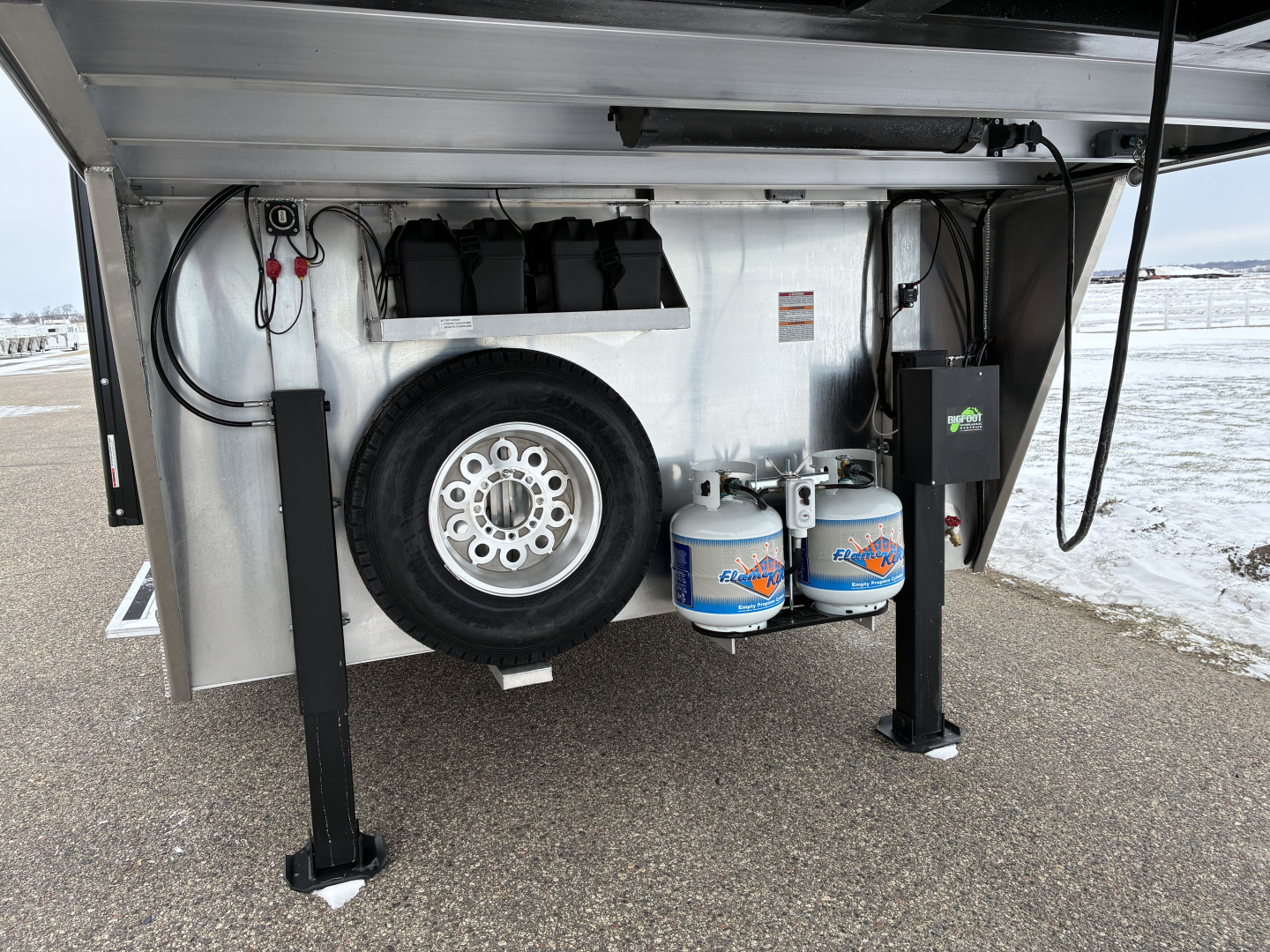 New 2026 SMC 4H 13' LQ Horse Trailer