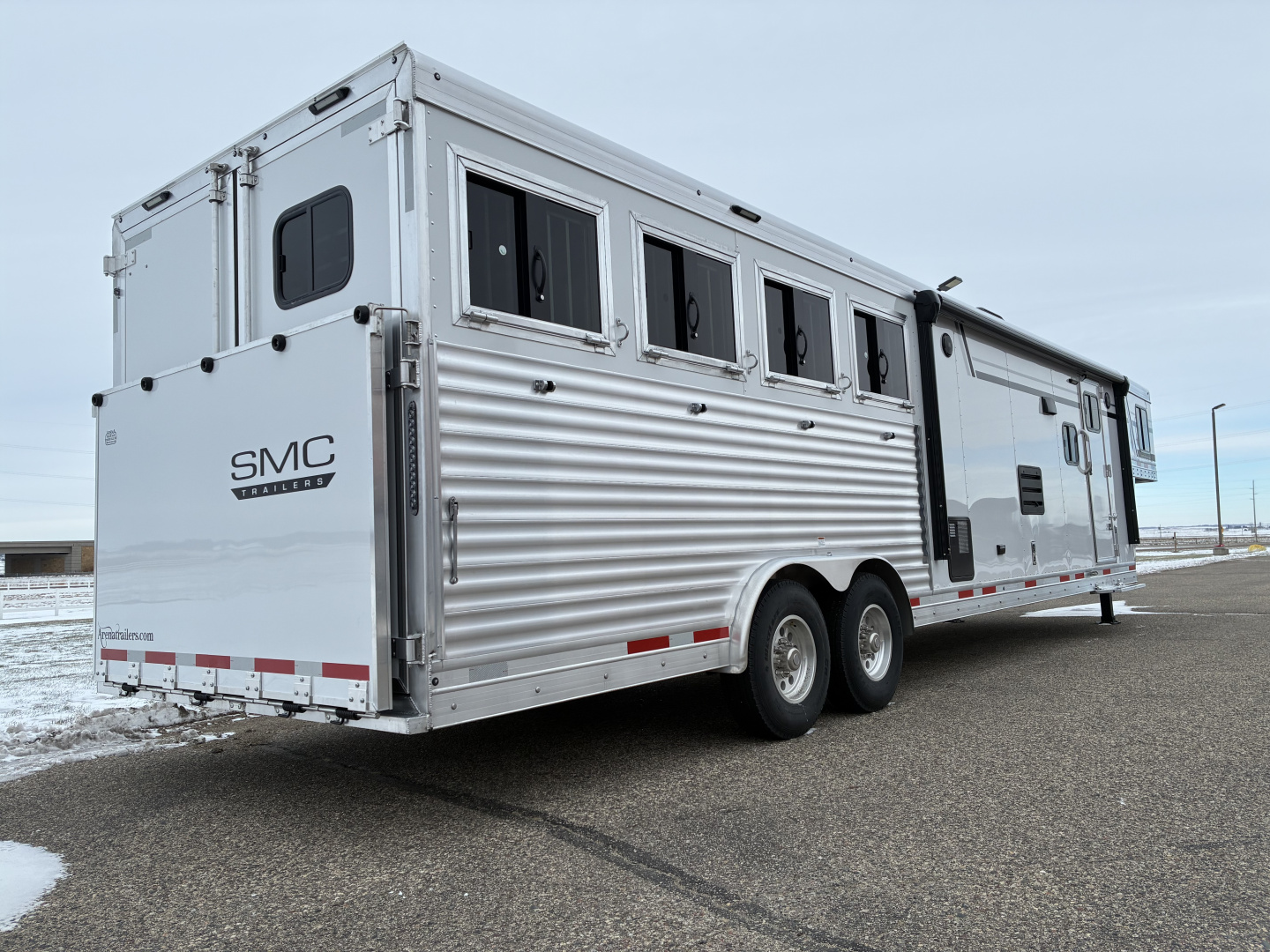 New 2026 SMC 4H 13' LQ Horse Trailer