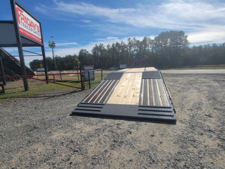 New 2026 Diamond C Trailers FMAX212 32' x 102" Hydraulic Dovetail Pacesetter Edition