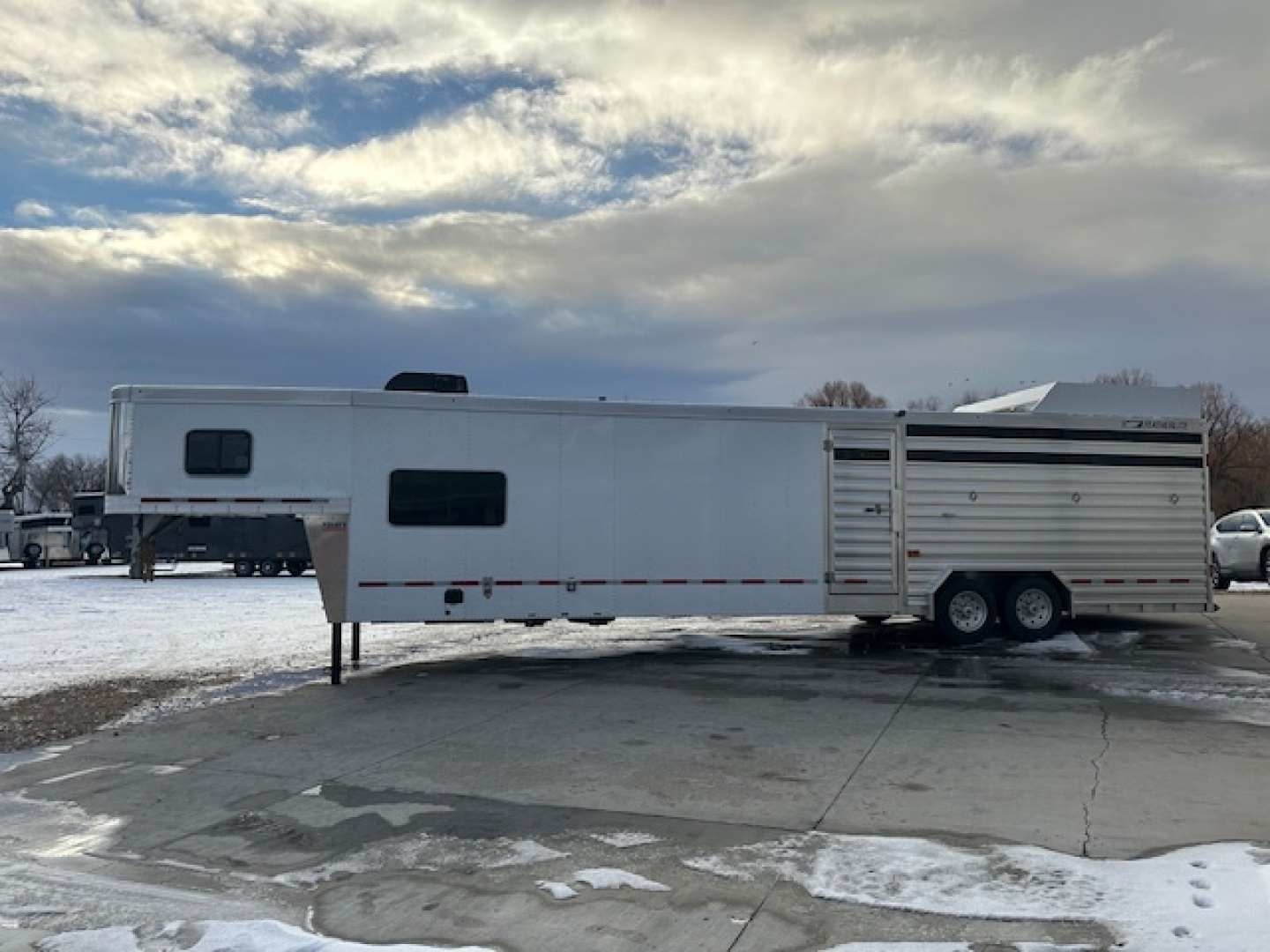New 2025 Featherlite 8413 Living Quarter w/Stock Back