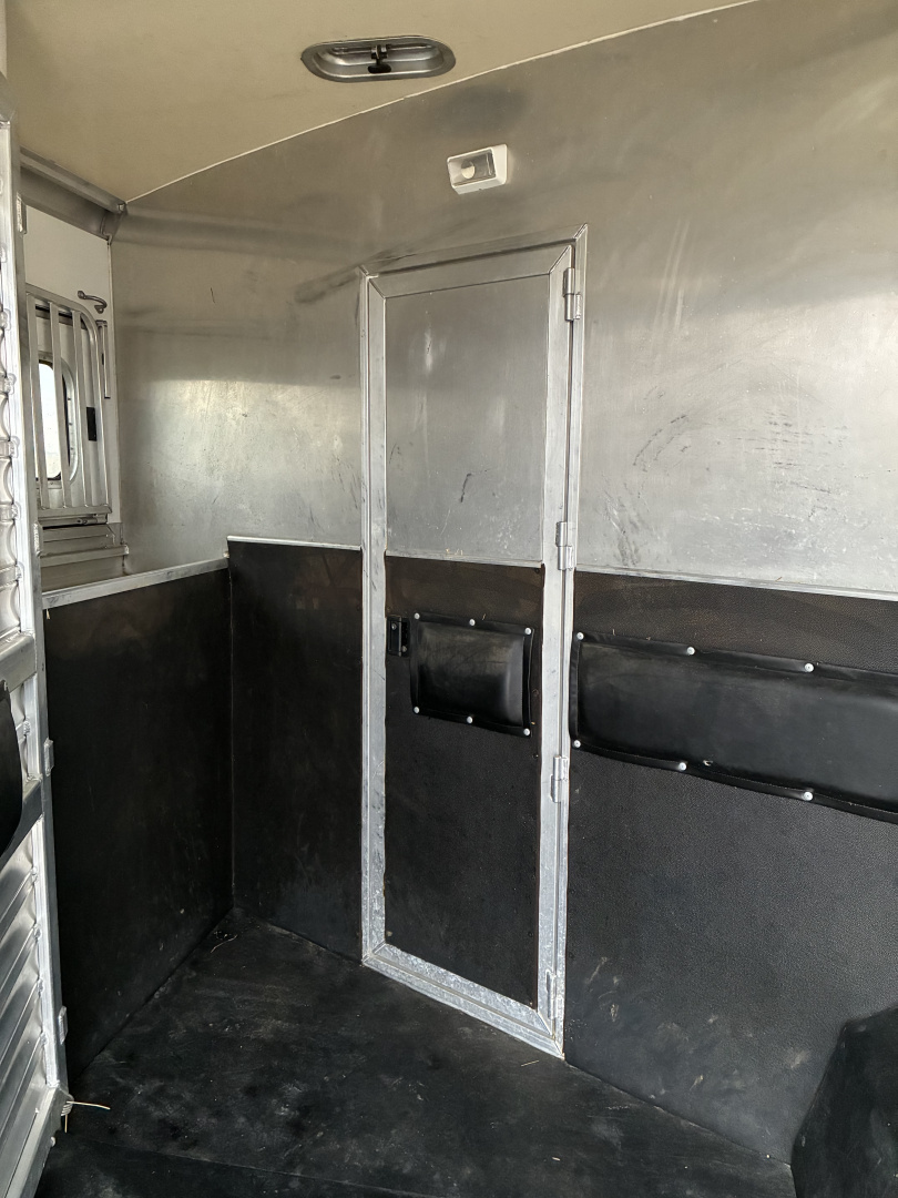 Used 2007 Cimarron 2H 11' LQ Horse Trailer