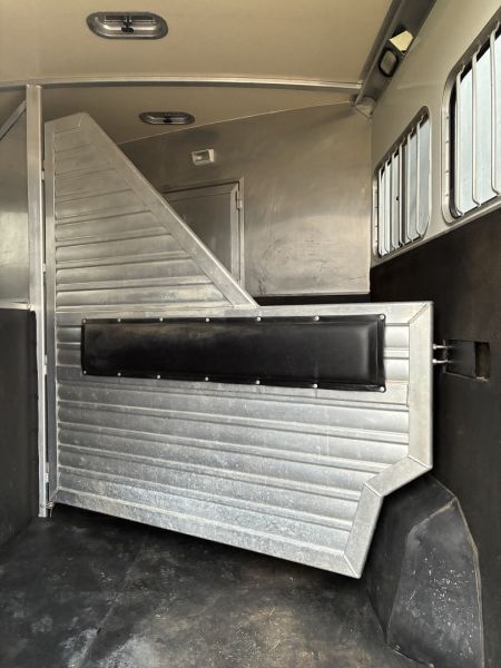 Used 2007 Cimarron 2H 11' LQ Horse Trailer