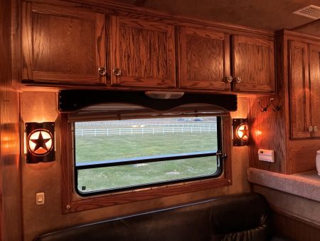 Used 2007 Cimarron 2H 11' LQ Horse Trailer