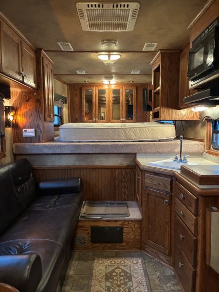 Used 2007 Cimarron 2H 11' LQ Horse Trailer