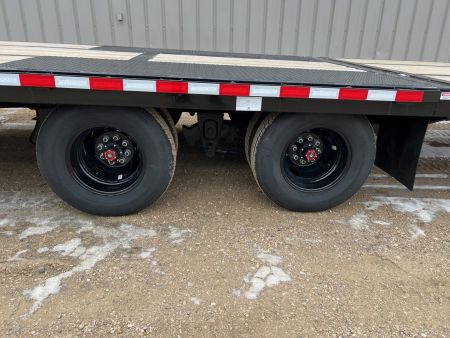 New 2026 Midsota 36' Gooseneck Hydraulic Tail Flatbed Trailer