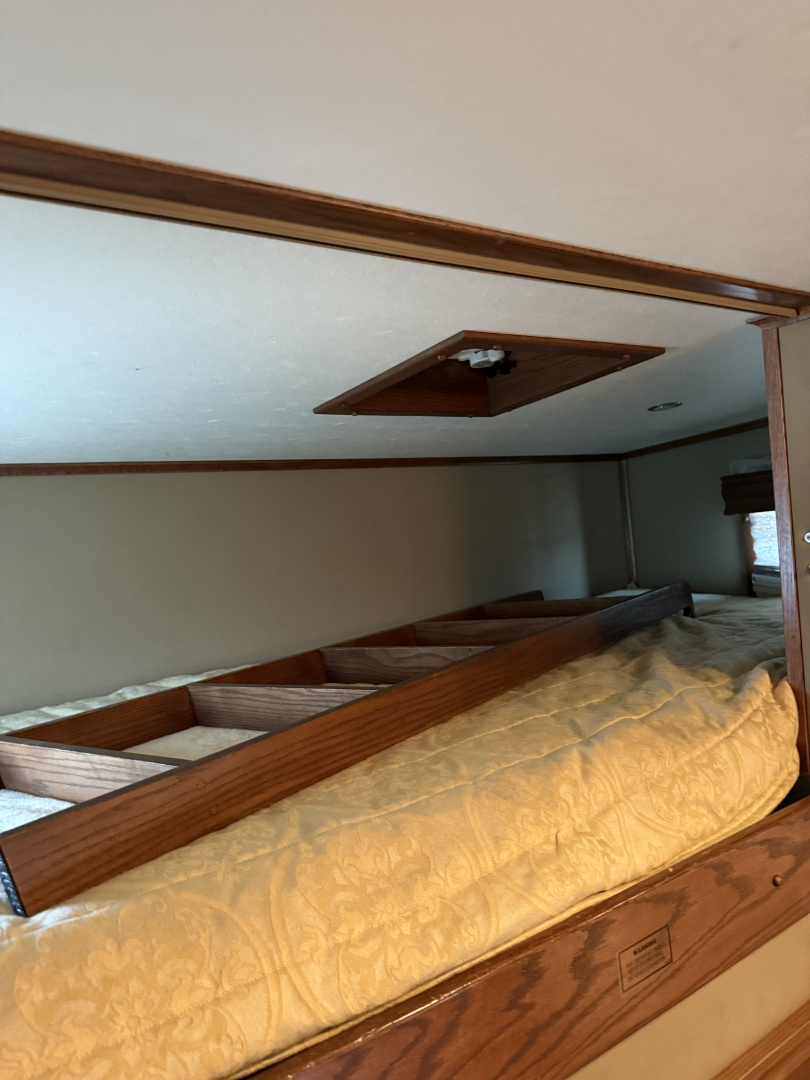Used 2011 Showhauler 45’ Tandem Axle Motorcoach