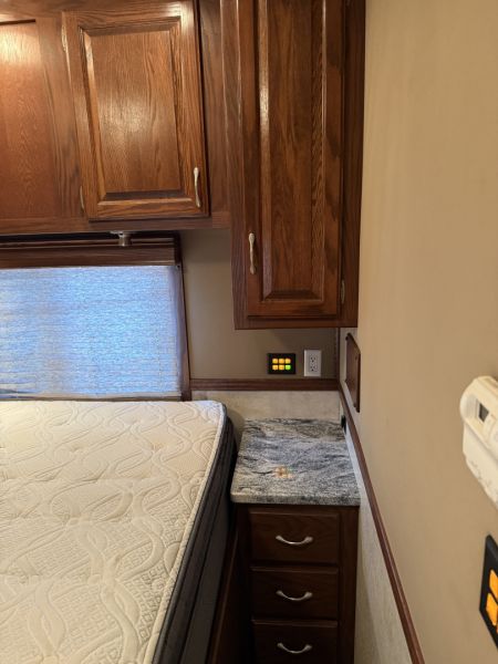 Used 2011 Showhauler 45’ Tandem Axle Motorcoach