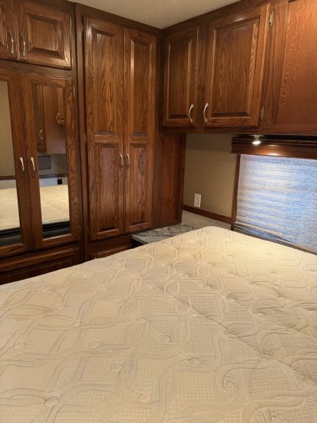 Used 2011 Showhauler 45’ Tandem Axle Motorcoach