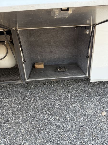 Used 2011 Showhauler 45’ Tandem Axle Motorcoach