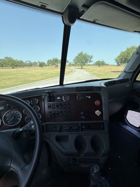Used 2011 Showhauler 45’ Tandem Axle Motorcoach