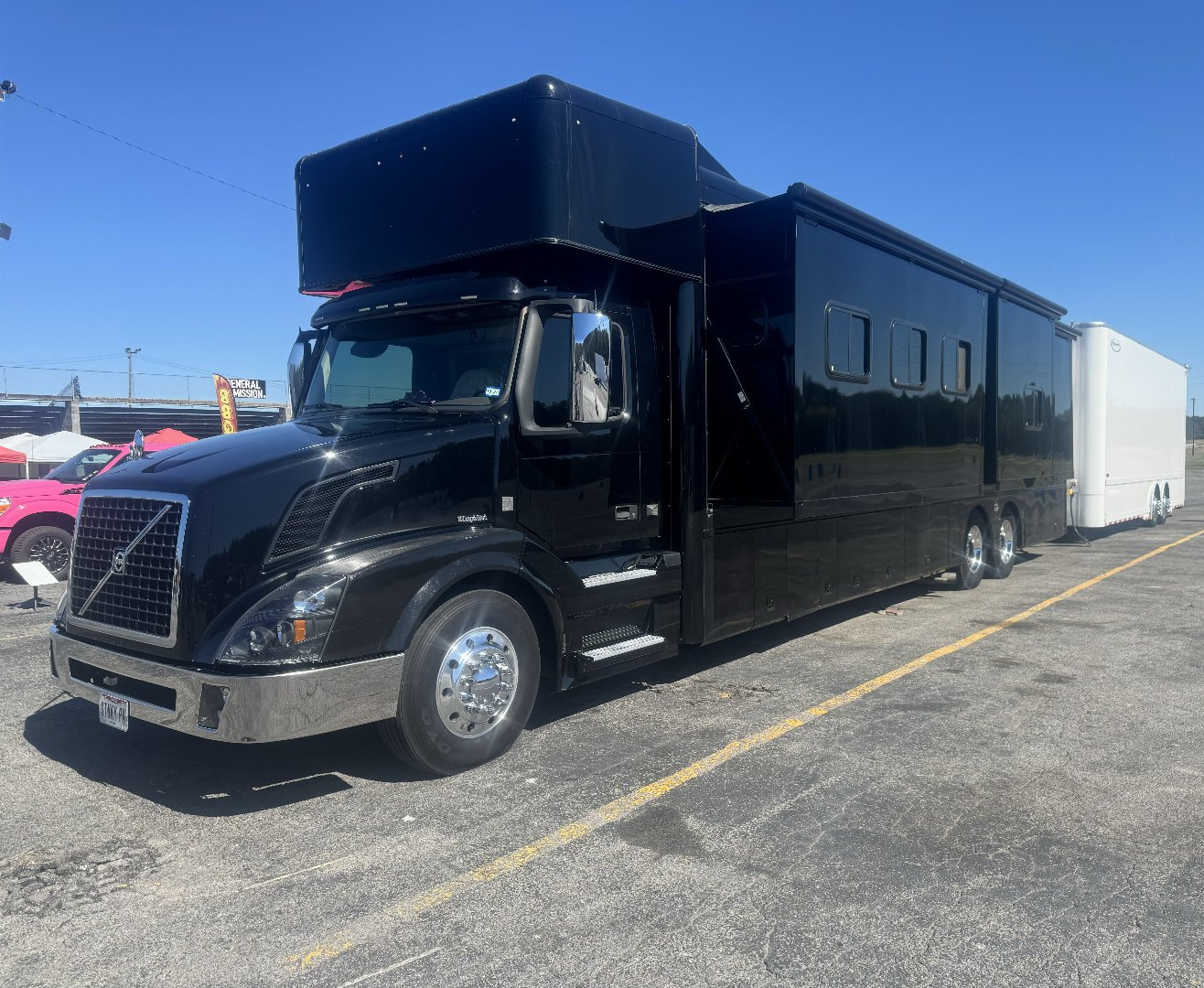 Used 2015 Showhauler 45’ Tandem Axle Motorcoach