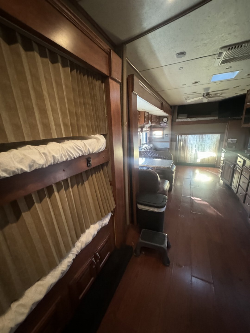 Used 2015 Showhauler 45’ Tandem Axle Motorcoach