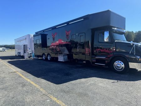 Used 2015 Showhauler 45’ Tandem Axle Motorcoach