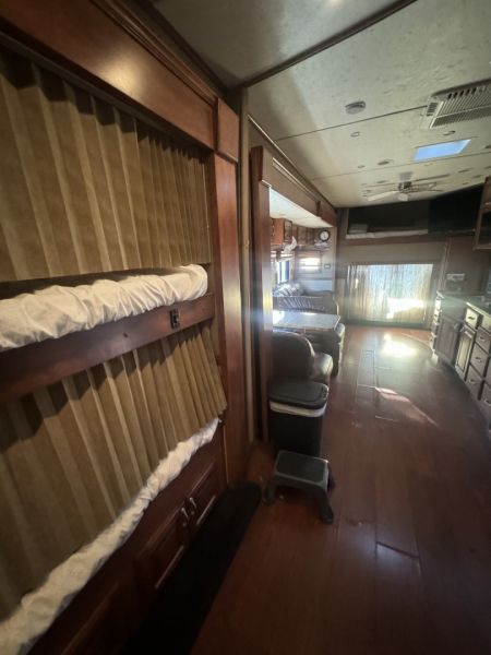 Used 2015 Showhauler 45’ Tandem Axle Motorcoach