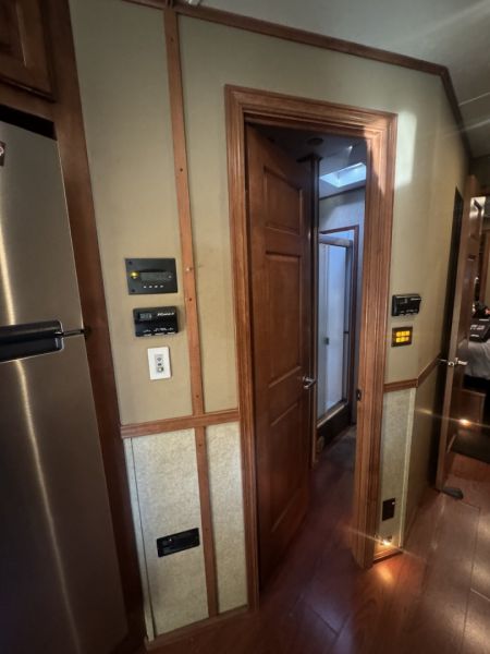 Used 2015 Showhauler 45’ Tandem Axle Motorcoach