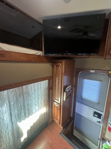 Used 2015 Showhauler 45’ Tandem Axle Motorcoach