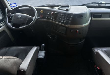 Used 2015 Showhauler 45’ Tandem Axle Motorcoach