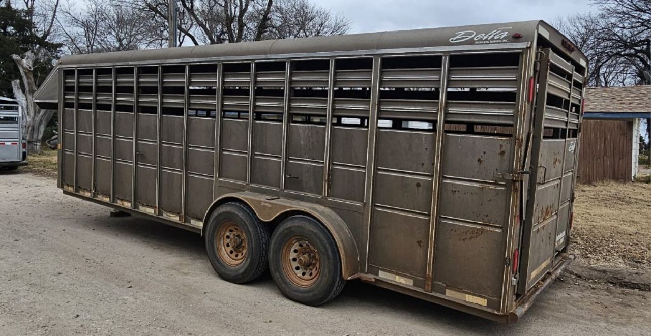 Used 2015 Delta Mfg 6'8" x 22' Stock Trailer