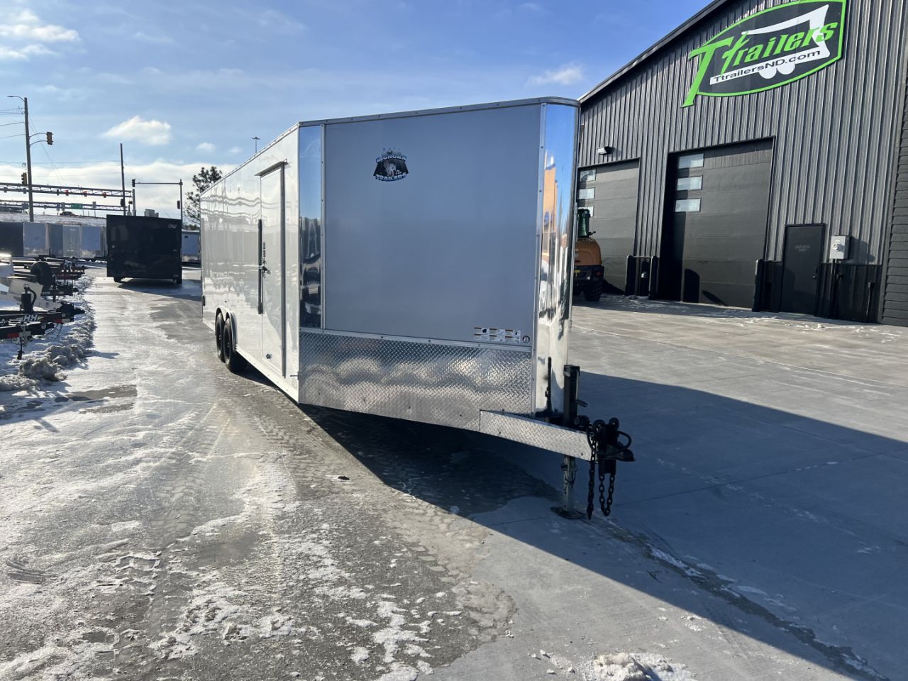 Used 2022 R&M Manufacturing 829 drive out Cargo / Enclosed Trailer