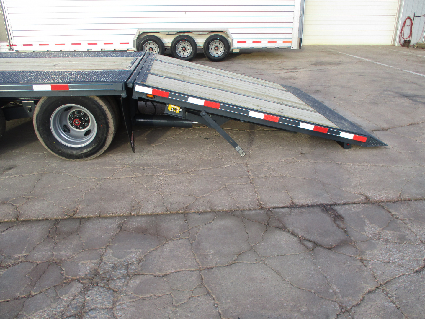 New 2026 Titan Trailer Flatbed Flatbed Trailer 8'6 X 33