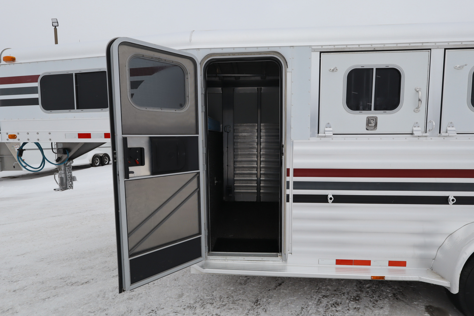 Used 2002 4-Star Trailers 2 Horse GN Trailer