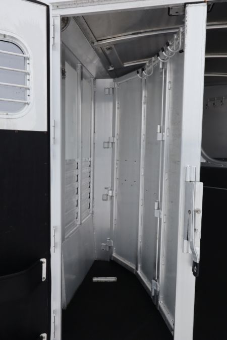 Used 2002 4-Star Trailers 2 Horse GN Trailer