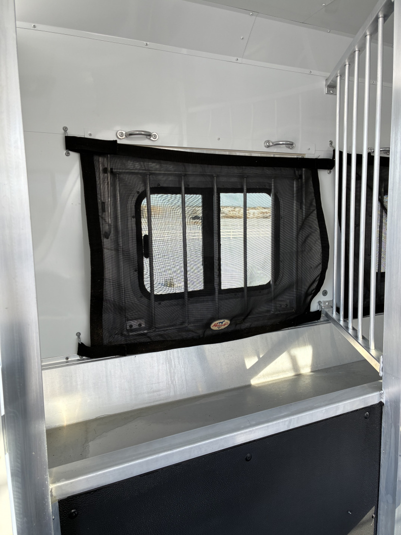 Used 2017 Lakota Charger 3H 11'LQ Horse Trailer