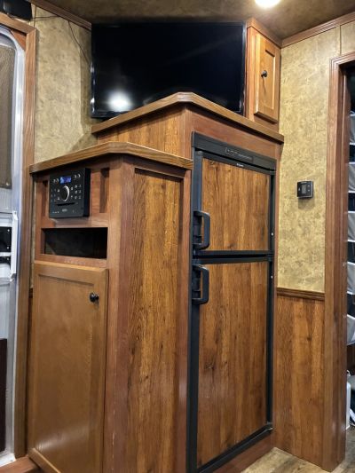 Used 2017 Lakota Charger 3H 11'LQ Horse Trailer
