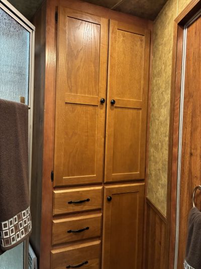 Used 2017 Lakota Charger 3H 11'LQ Horse Trailer