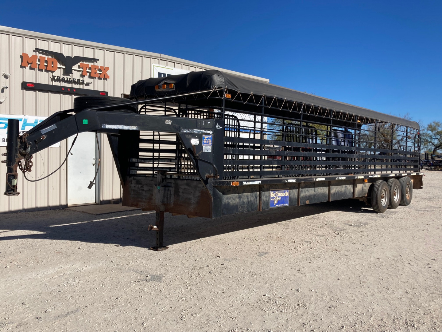 2003 21K Horse Livestock Trailer photo 4