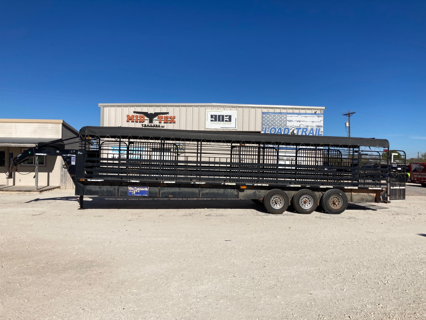 2003 21K Horse Livestock Trailer