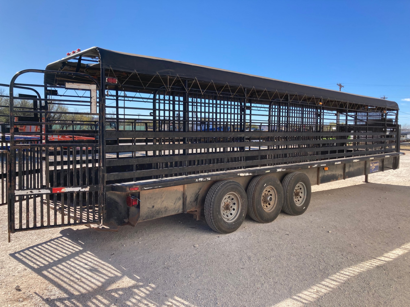 2003 21K Horse Livestock Trailer photo 9