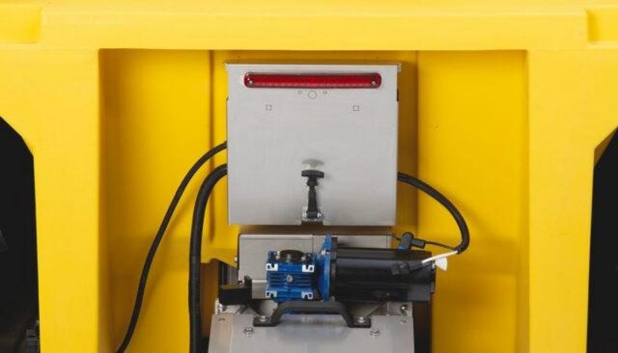 New SnowEx 1.5CY Renegade Helixx P150A Poly Hopper Salt Spreader **w/Lid, Inverted V, & Helixx Auger**Includes Installation