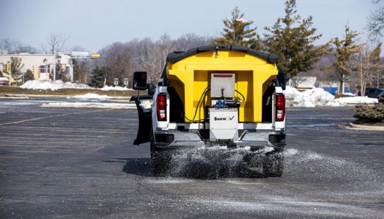New SnowEx 1.5CY Renegade Helixx P150A Poly Hopper Salt Spreader **w/Lid, Inverted V, & Helixx Auger**Includes Installation