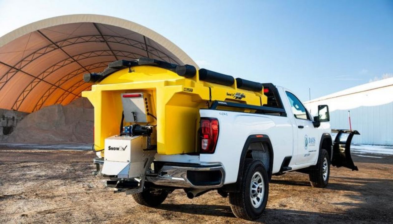 New SnowEx 1.5CY Renegade Helixx P150A Poly Hopper Salt Spreader **w/Lid, Inverted V, & Helixx Auger**Includes Installation