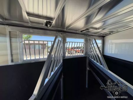 New 2025 Frontier Strider Series 3 Horse Slant Horse Trailer