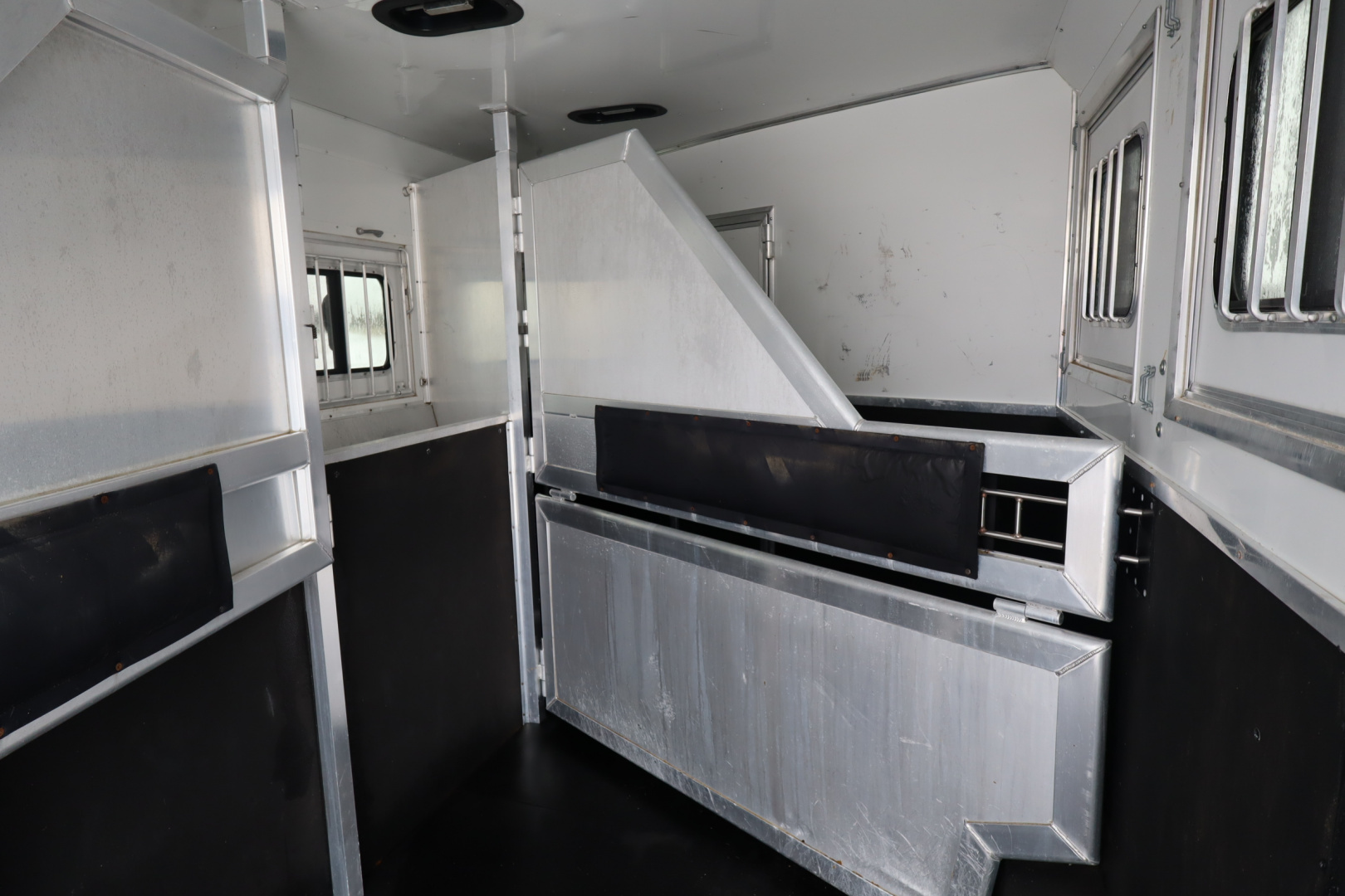 Used 2015 Lakota 3 HR LQ Horse Trailer