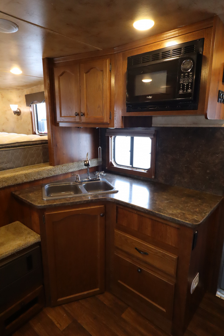 Used 2015 Lakota 3 HR LQ Horse Trailer
