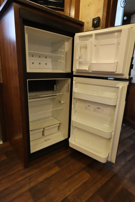 Used 2015 Lakota 3 HR LQ Horse Trailer
