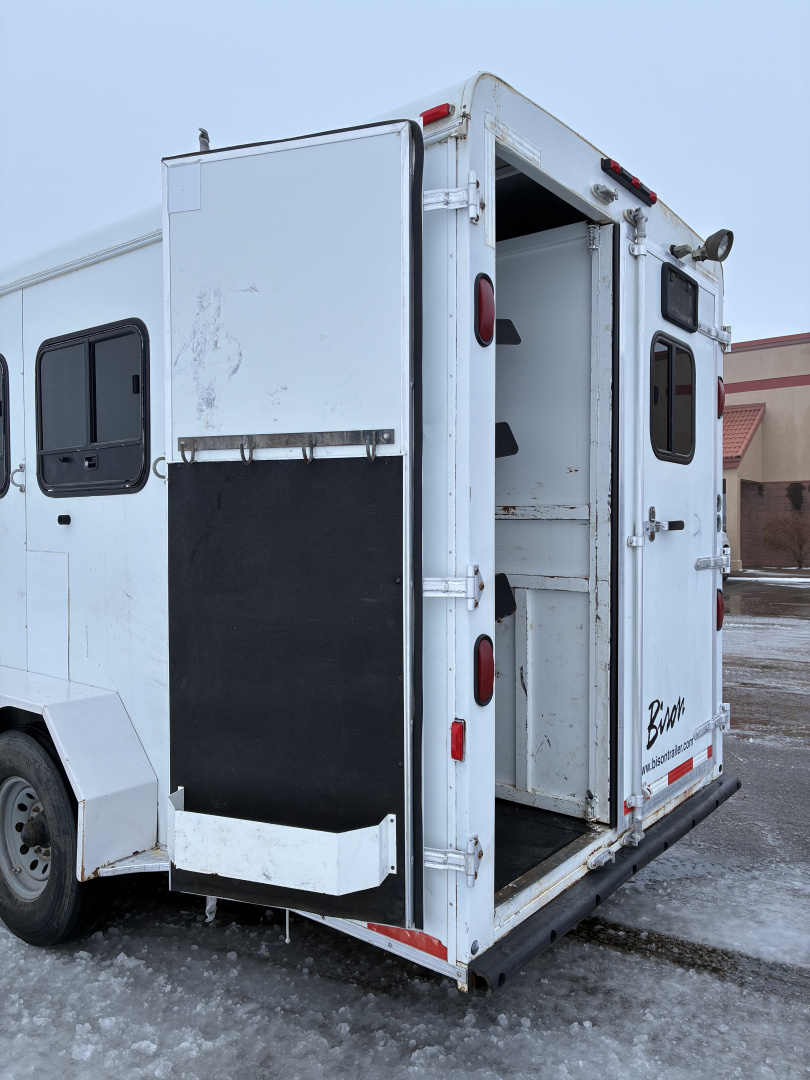 Used 2007 Bison Trailers 3 Horse 8'6" Living Quarter Horse Trailer