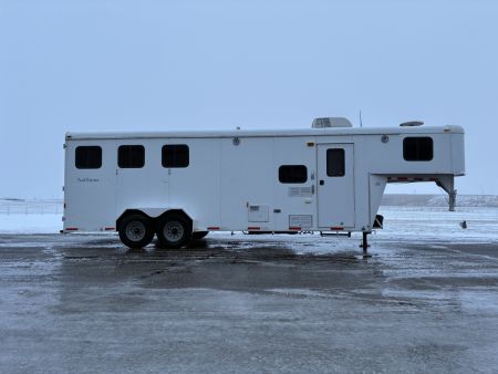 Used 2007 Bison Trailers 3 Horse 8'6  Living Quarter Horse Trailer