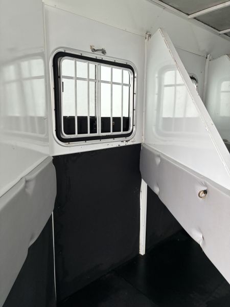Used 2007 Bison Trailers 3 Horse 8'6" Living Quarter Horse Trailer