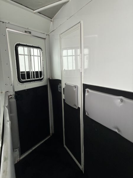 Used 2007 Bison Trailers 3 Horse 8'6" Living Quarter Horse Trailer