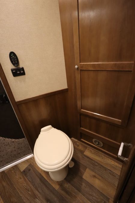 Used 2019 SMC 3 Horse LQ Horse Trailer