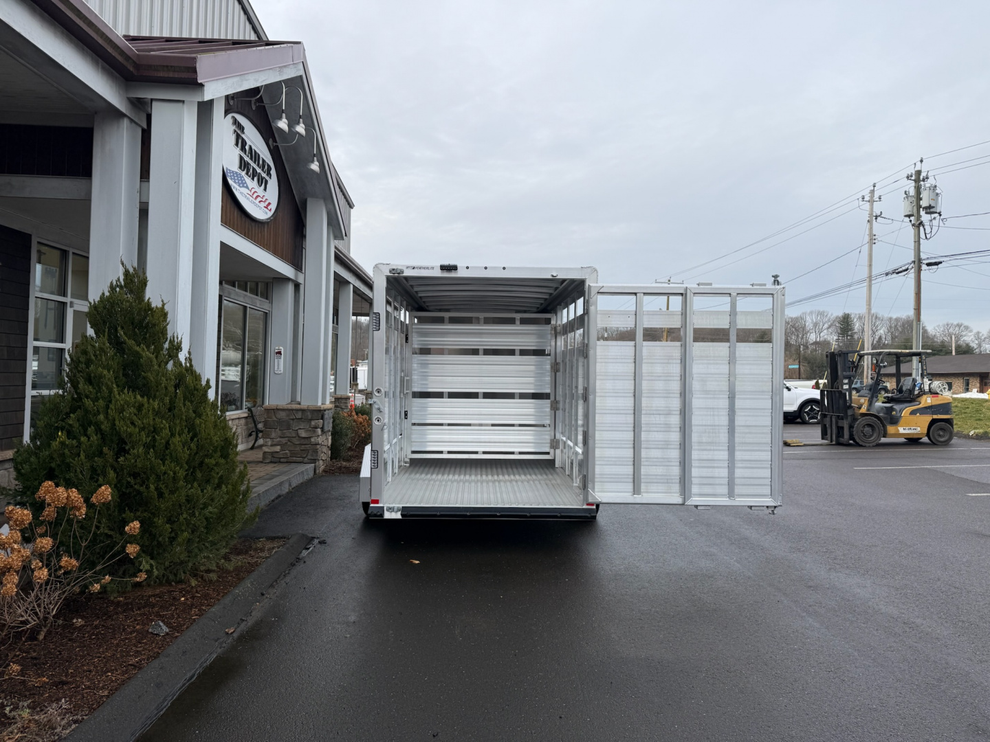 New FEATHERLITE 6’7″ X 16′ LIVESTOCK BUMPER PULL TRAILER