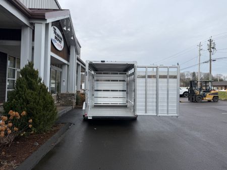 New FEATHERLITE 6’7″ X 16′ LIVESTOCK BUMPER PULL TRAILER