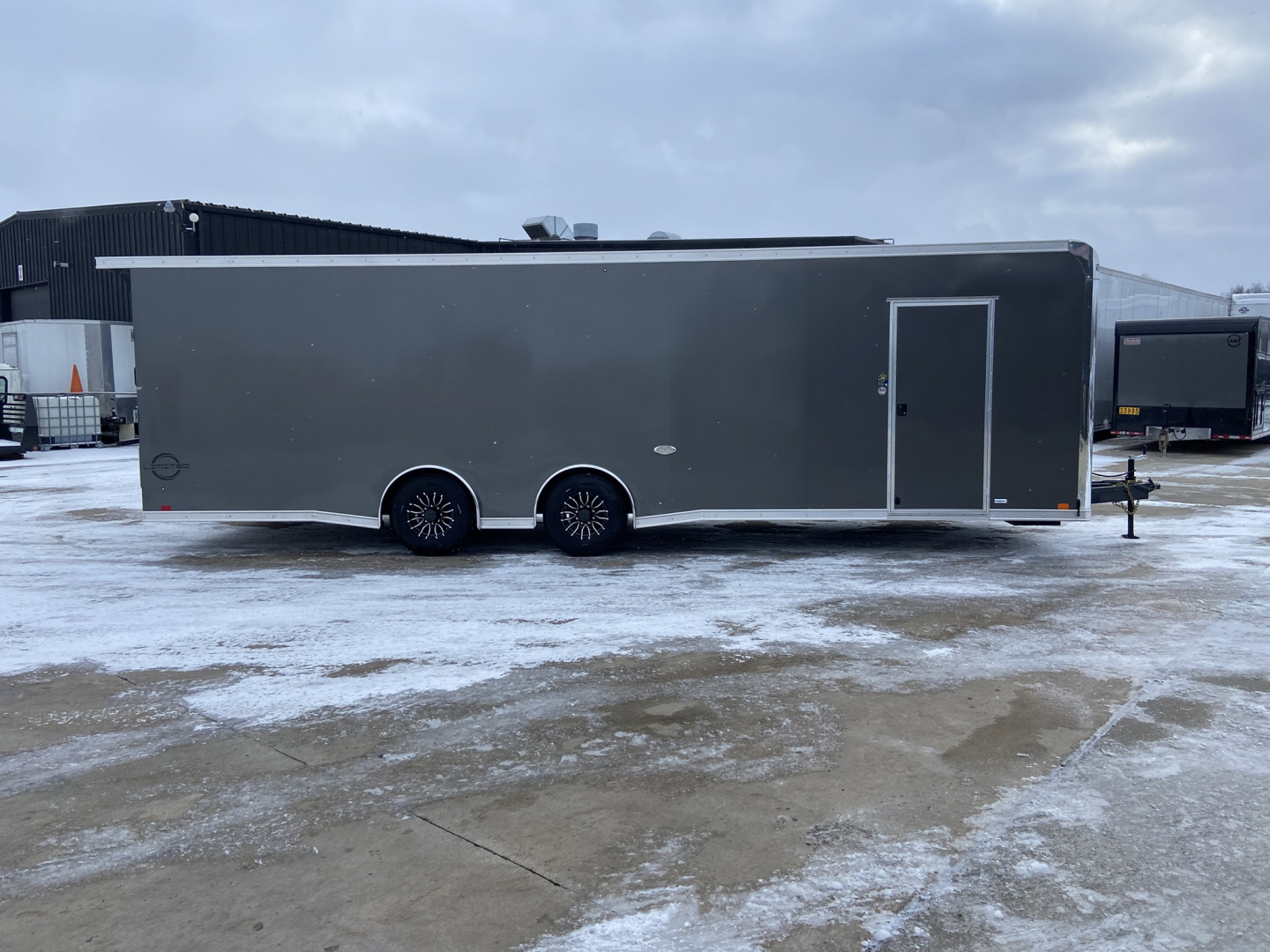 New United LIM 8.5X28 RACING TRAILER